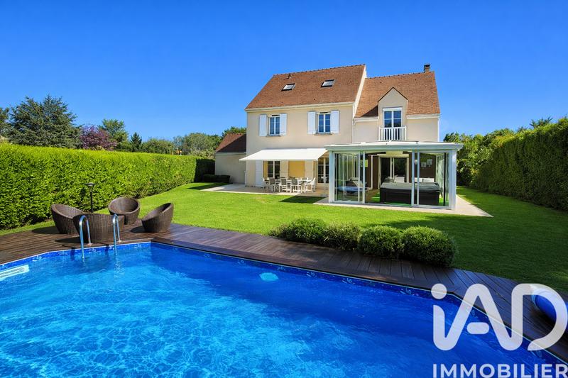 Maison - 219 m² - 8 pièces