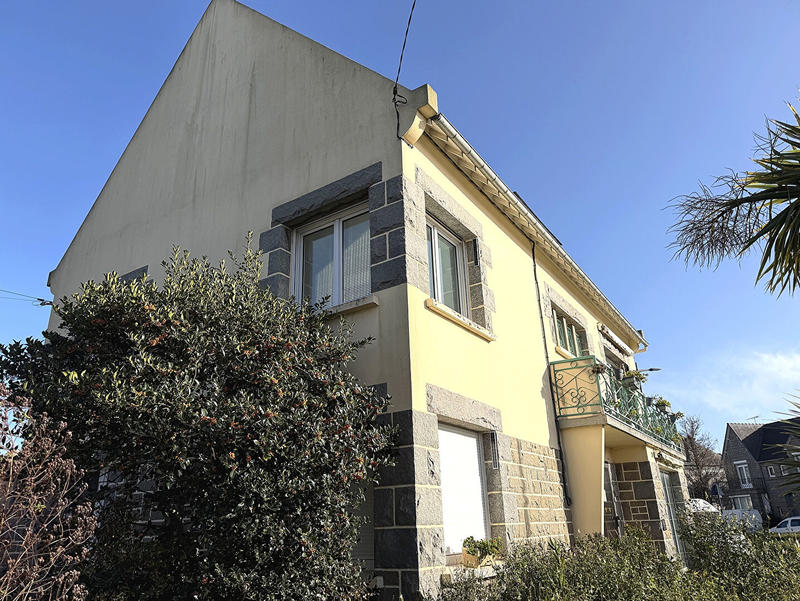 Maison - 201 m² - 8 pièces