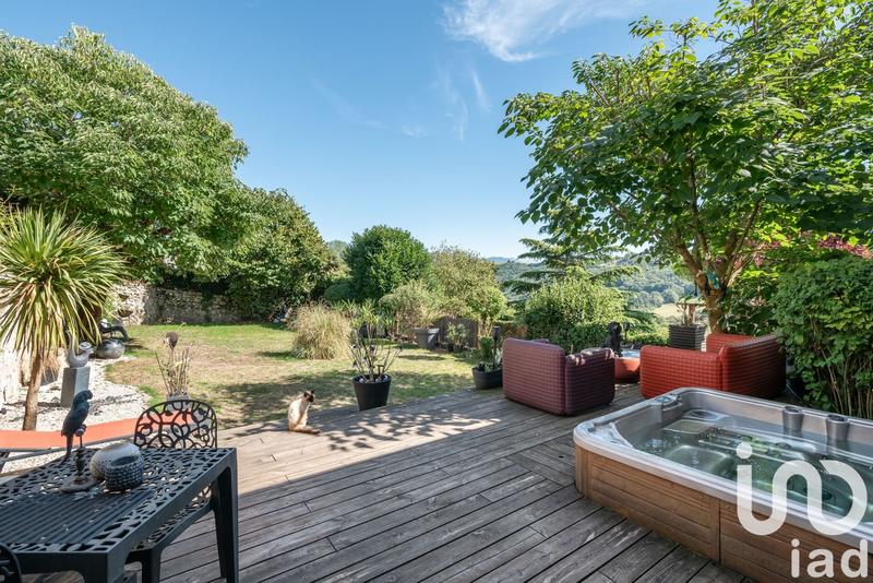 Maison - 230 m² - 10 pièces