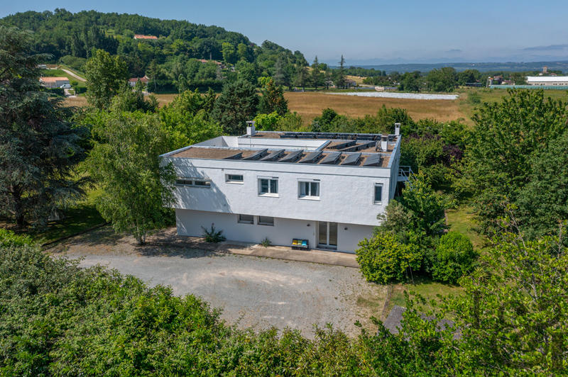 Maison - 254 m² - 7 pièces