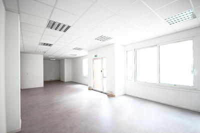 Local commercial - 82 m² - 2 pièces