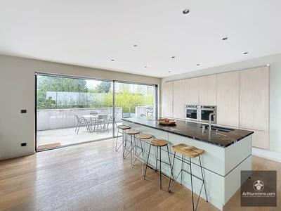 Maison - 260 m² - 6 pièces