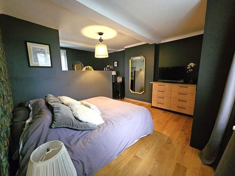 Demeure - 130 m² - 6 pièces