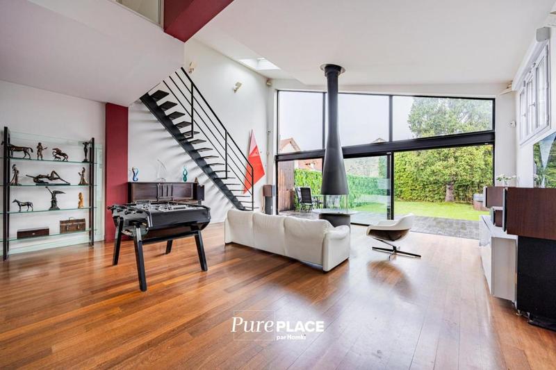 Maison - 225 m² - 6 pièces
