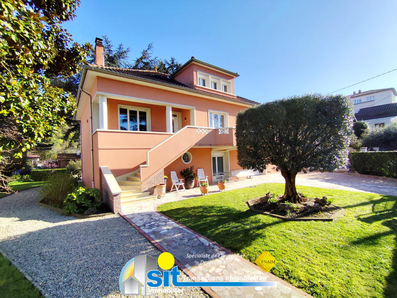 Maison - 201 m² - 6 pièces