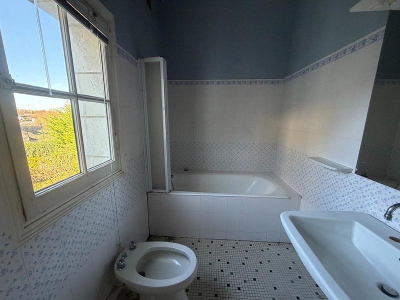 Maison - 262 m² - 9 pièces