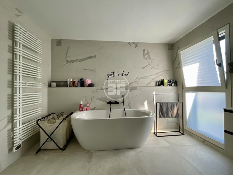 Maison - 187 m² - 5 pièces