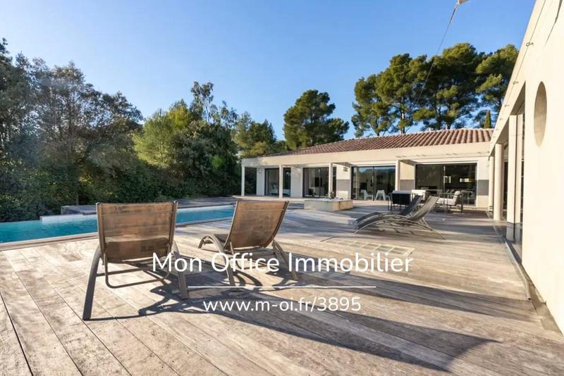 Maison - 212 m² - 7 pièces