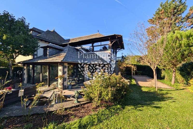 Villa - 469 m² - 10 pièces