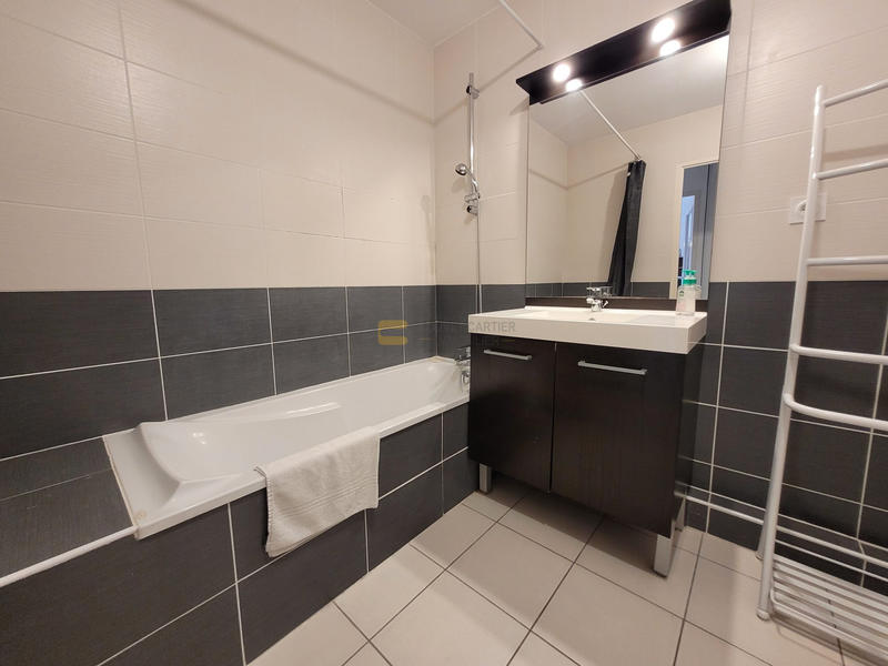 Appartement - 60 m² - 2 pièces