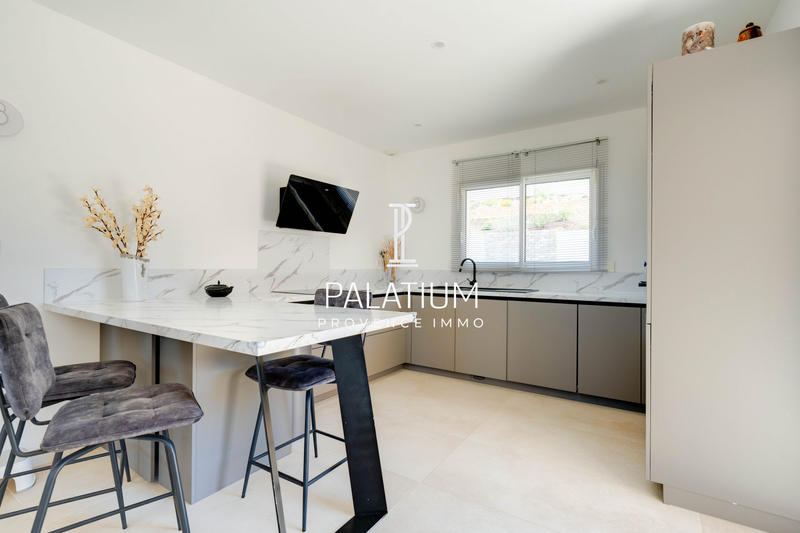 Maison - 233 m² - 4 pièces