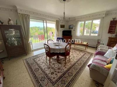 Maison - 230 m² - 6 pièces