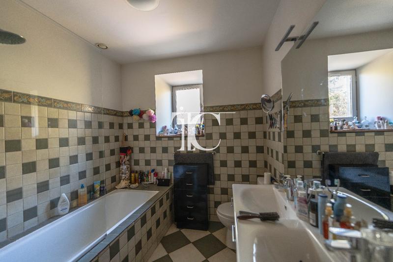 Maison - 198 m² - 7 pièces