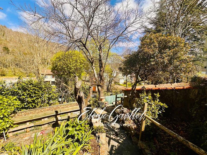 Maison - 304 m² - 11 pièces