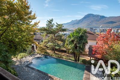 Maison - 176 m² - 7 pièces