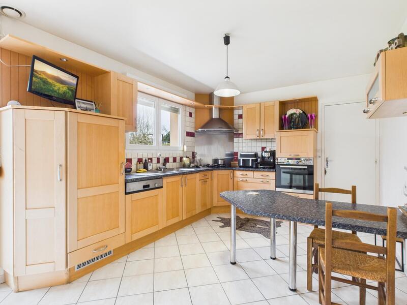 Maison - 104 m² - 5 pièces