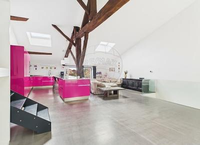 Maison - 230 m² - 8 pièces