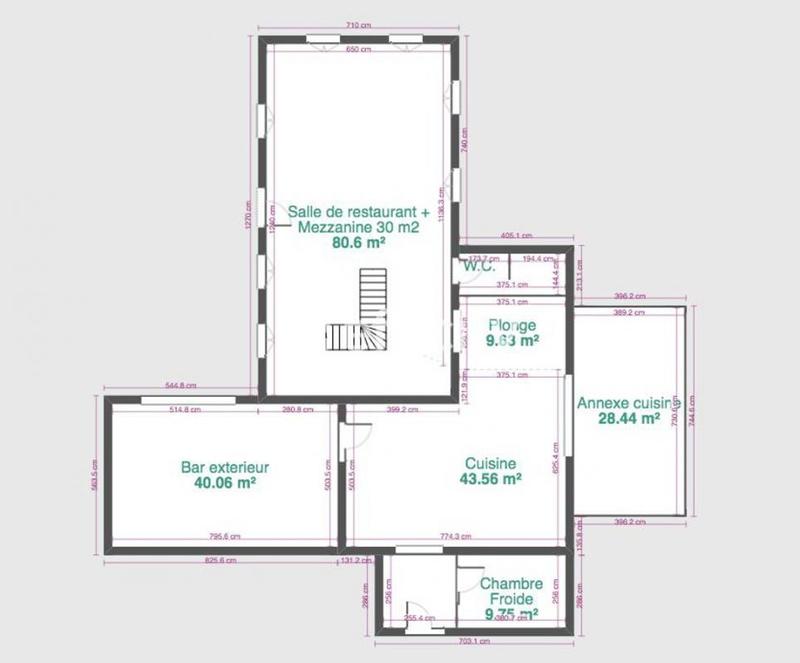 Maison - 1 875 m² - 67 pièces