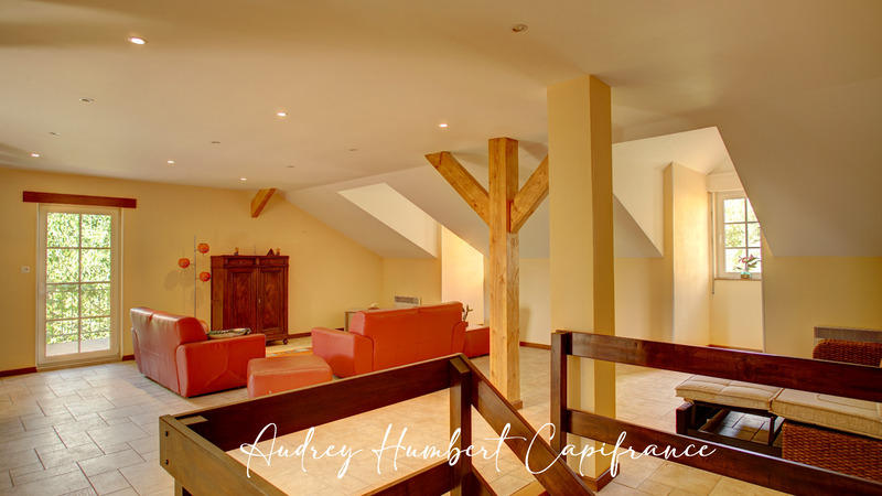 Maison - 228 m² - 7 pièces