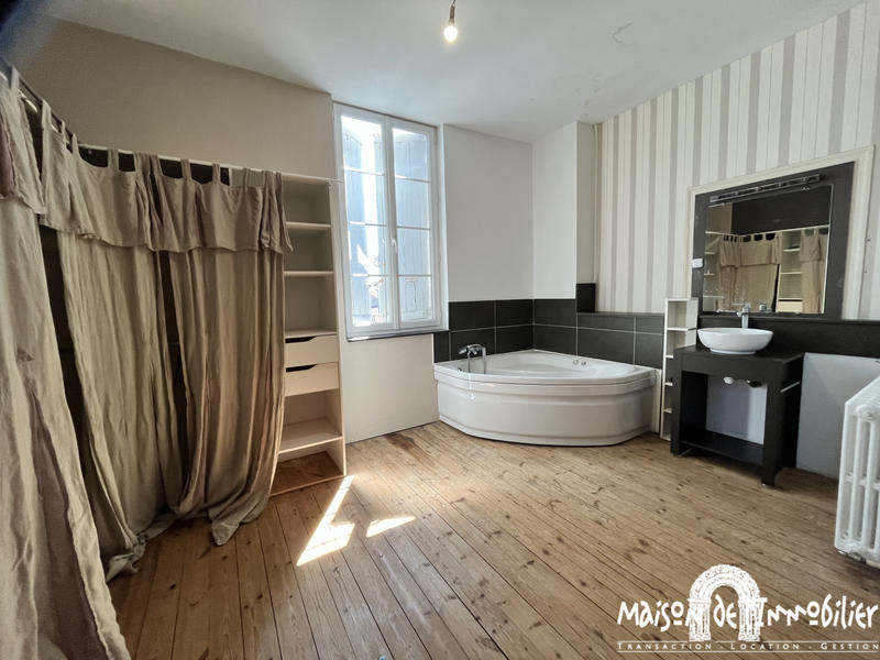 Maison - 200 m² - 6 pièces