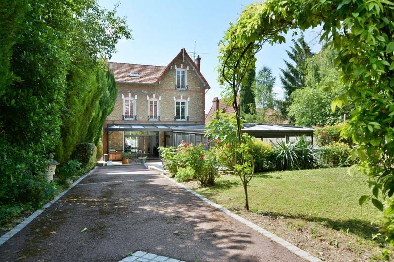 Maison - 180 m² - 8 pièces