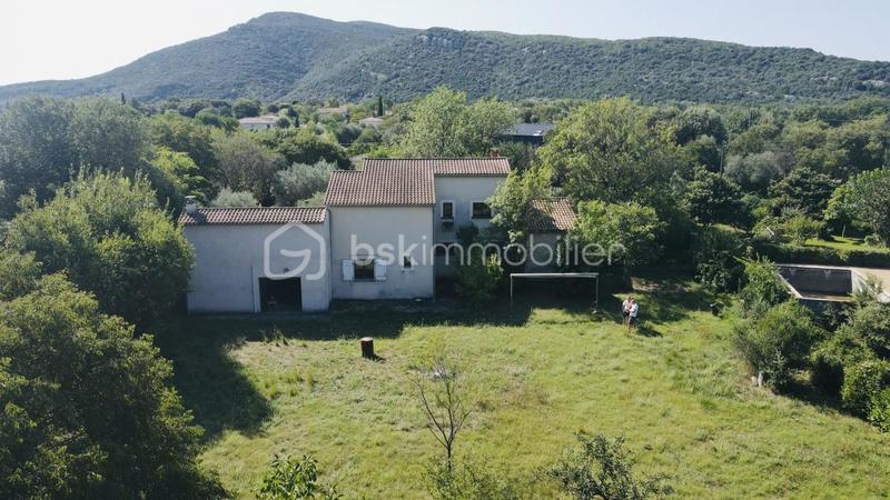 Maison - 216 m² - 8 pièces