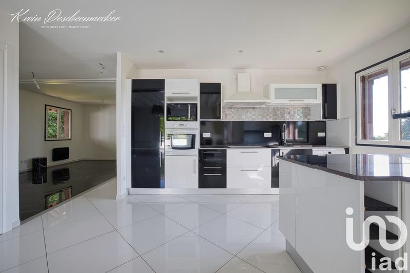 Maison - 208 m² - 8 pièces