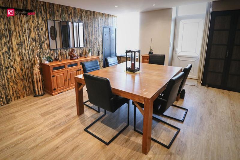 Maison - 232 m² - 7 pièces