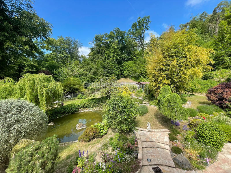 Maison - 270 m² - 8 pièces