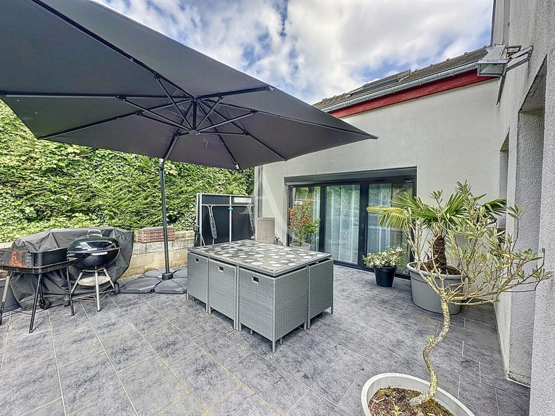 Maison - 225 m² - 8 pièces