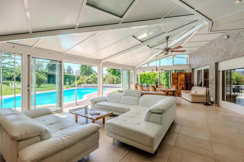 Propriété - 380 m² - 9 pièces