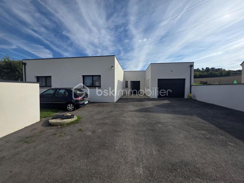 Maison - 240 m² - 6 pièces