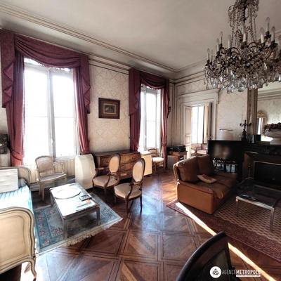 Appartement - 181 m² - 5 pièces