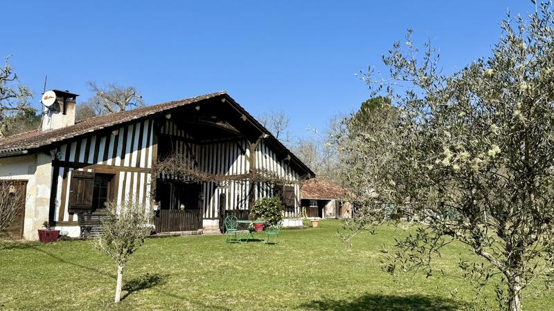 Maison - 220 m² - 7 pièces