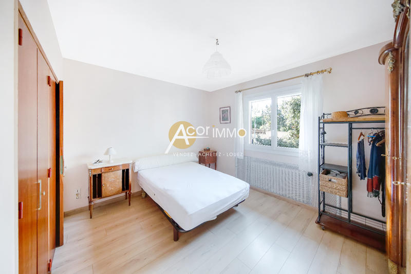 Maison - 240 m² - 11 pièces