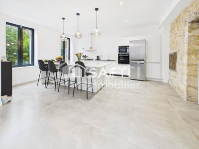 Maison - 205 m² - 6 pièces