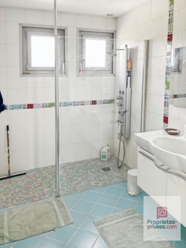 Maison - 230 m² - 8 pièces