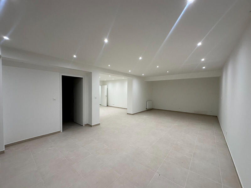 Maison - 275 m² - 9 pièces