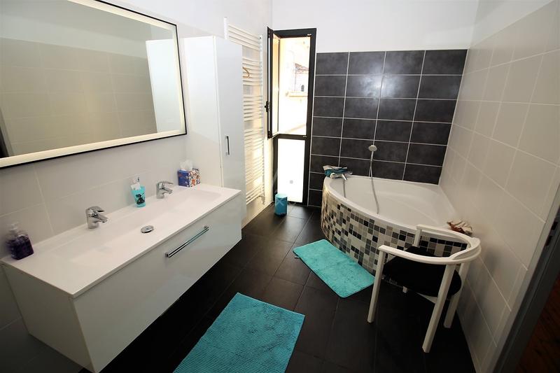 Maison de ville - 250 m² - 8 pièces