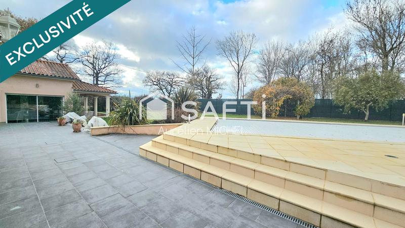 Maison - 236 m² - 8 pièces