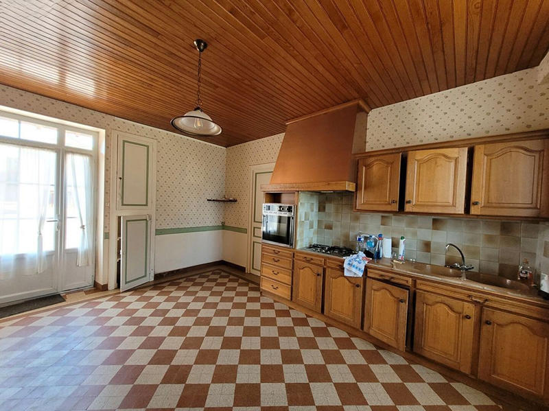 Maison - 210 m² - 10 pièces