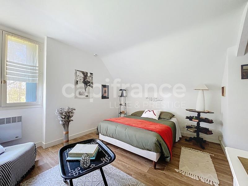 Propriété - 393 m² - 13 pièces