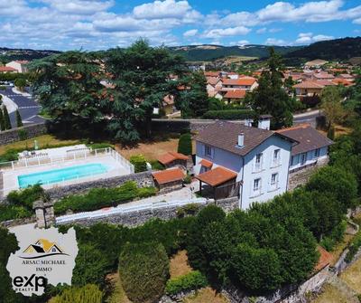 Maison - 259 m² - 7 pièces