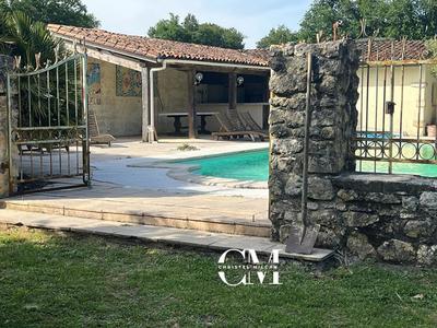 Maison - 585 m² - 8 pièces