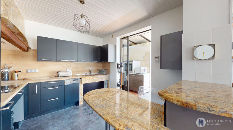 Appartement - 121 m² - 6 pièces