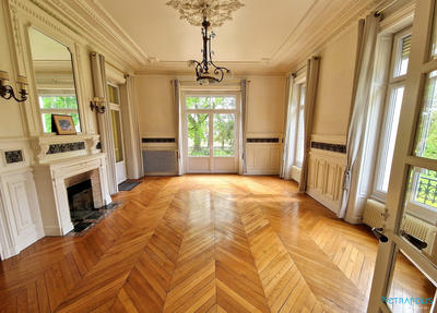 Maison - 342 m² - 12 pièces