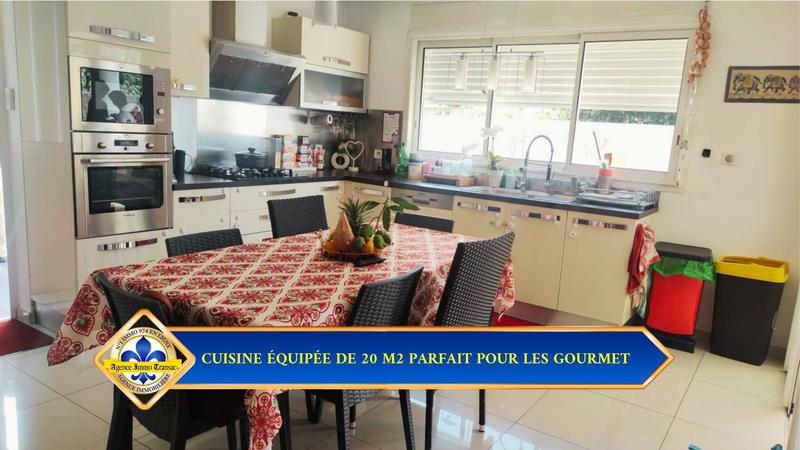 Villa - 288 m² - 6 pièces