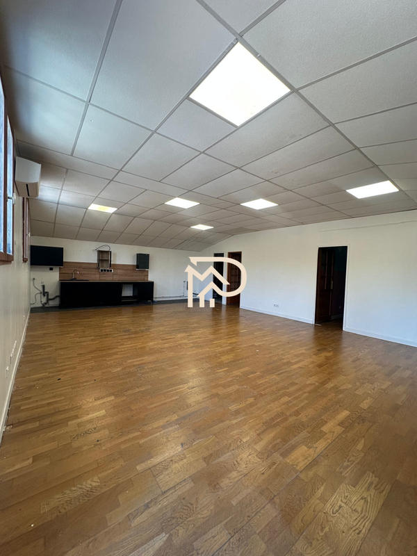 Local d'activités - 590 m²