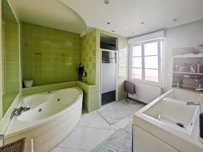 Maison - 180 m² - 8 pièces