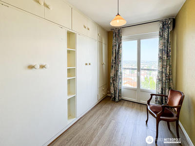 Appartement - 93 m² - 4 pièces